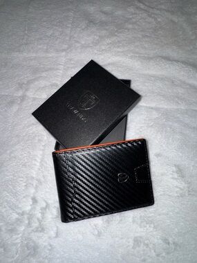 Travando Men's Faux Carbon-Fiber Bi-fold Wallet - New w/o Tags